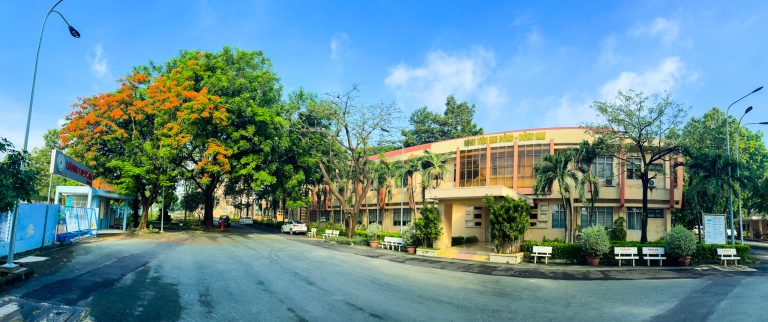 Không gian xanh và sạch sẽ tại bệnh viện giúp giảm bớt căng thẳng cho phụ huynh